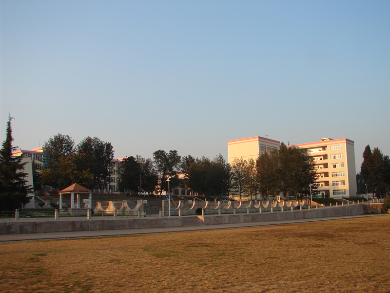 楚雄醫(yī)藥高等?？茖W校_校園風光