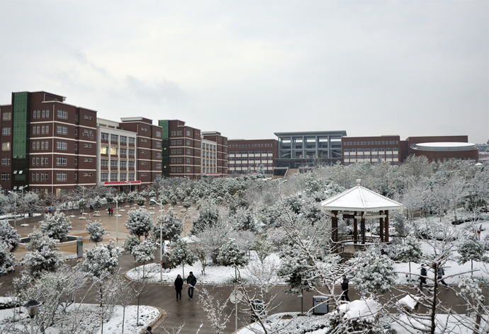 云南經濟管理學院_冰雪校園