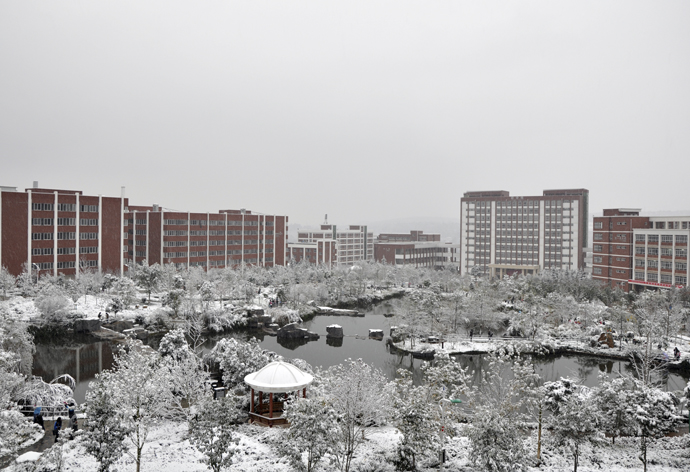 云南經濟管理學院_冰雪校園