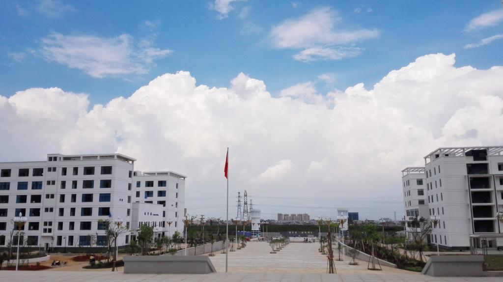 紅河衛(wèi)生職業(yè)學院——校園風光